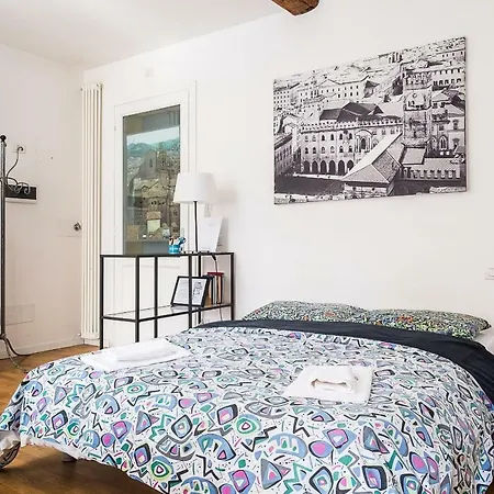 Travel House *