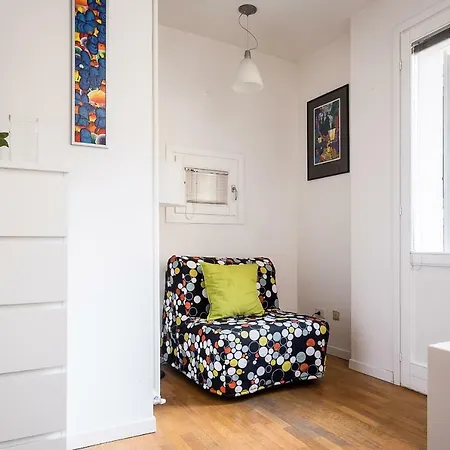 Travel House *