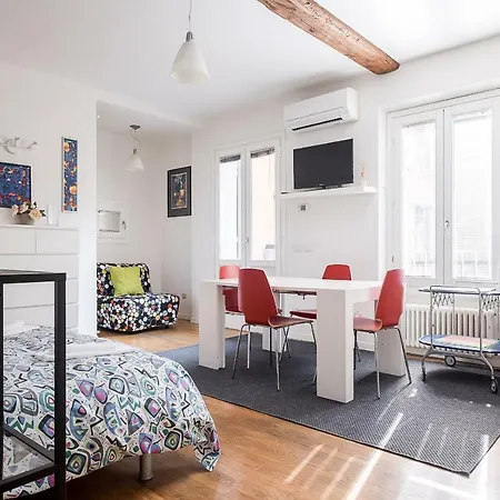 Travel House Bolonia